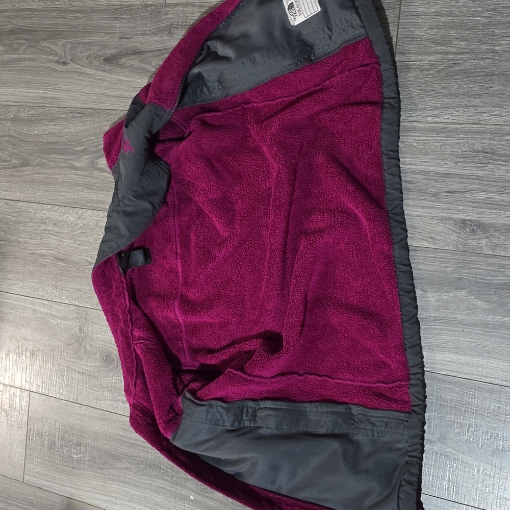 The North Face Magenta and Charcoal Fleece Jacket. Size XL. - Picture 10 of 11